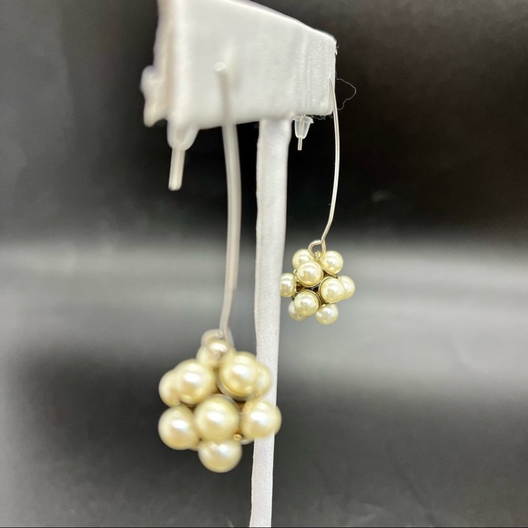 Pearl Cluster Dangle Pierced Earrings Silver Tone 2” Long - Picture 6 of 9